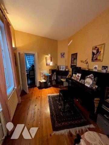 Hôtel particulier du 18ème siècle avec Dépendances
