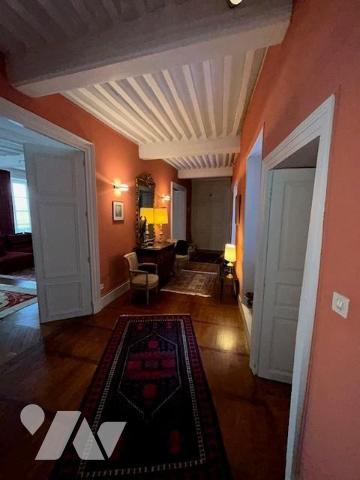 Hôtel particulier du 18ème siècle avec Dépendances