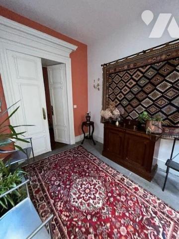 Hôtel particulier du 18ème siècle avec Dépendances