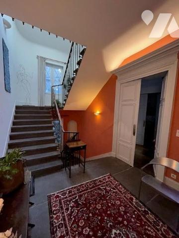 Hôtel particulier du 18ème siècle avec Dépendances