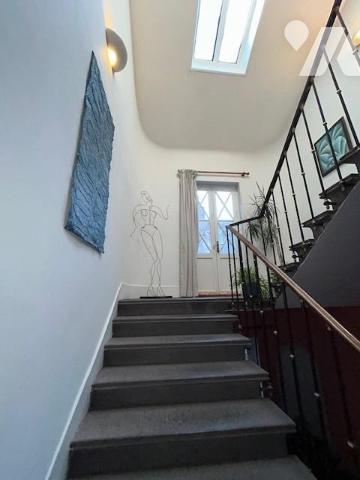 Hôtel particulier du 18ème siècle avec Dépendances