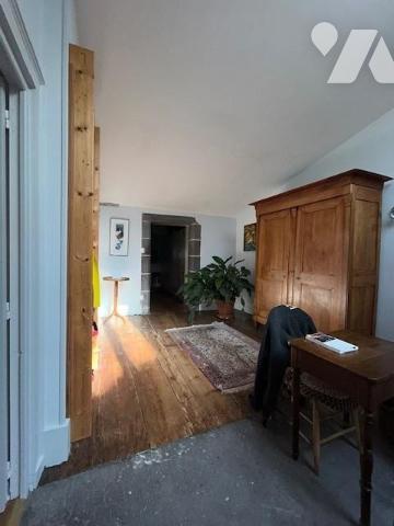 Hôtel particulier du 18ème siècle avec Dépendances
