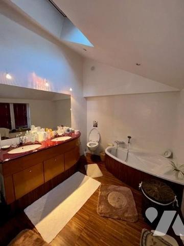 Hôtel particulier du 18ème siècle avec Dépendances