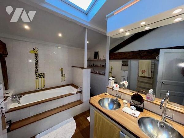 Hôtel particulier du 18ème siècle avec Dépendances