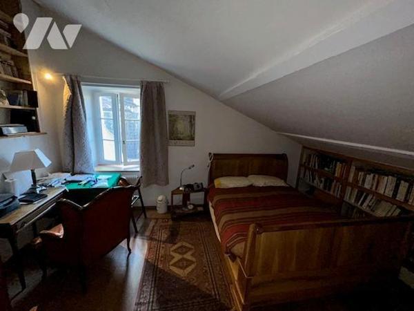 Hôtel particulier du 18ème siècle avec Dépendances