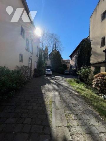 Hôtel particulier du 18ème siècle avec Dépendances