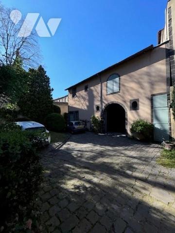 Hôtel particulier du 18ème siècle avec Dépendances