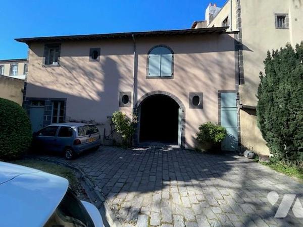 Hôtel particulier du 18ème siècle avec Dépendances