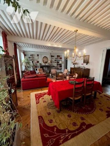 Hôtel particulier du 18ème siècle avec Dépendances