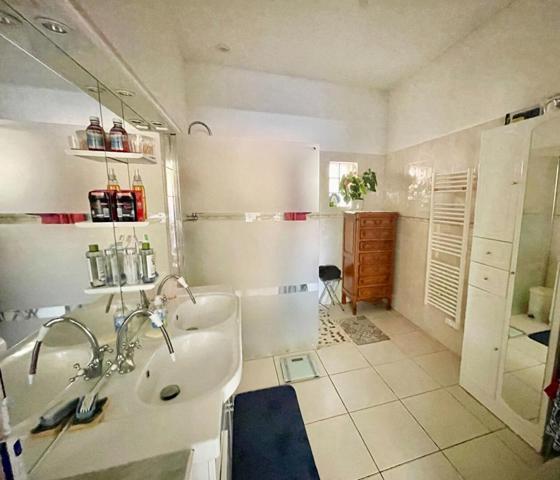 Maison Chateau L Eveque 4 pièce(s) 142 m2