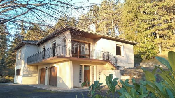 Maison avec 16000m² de terrain