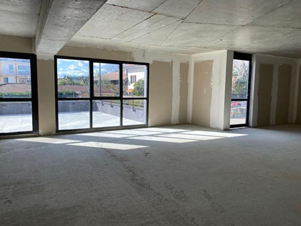 Local commercial centre village Attignat