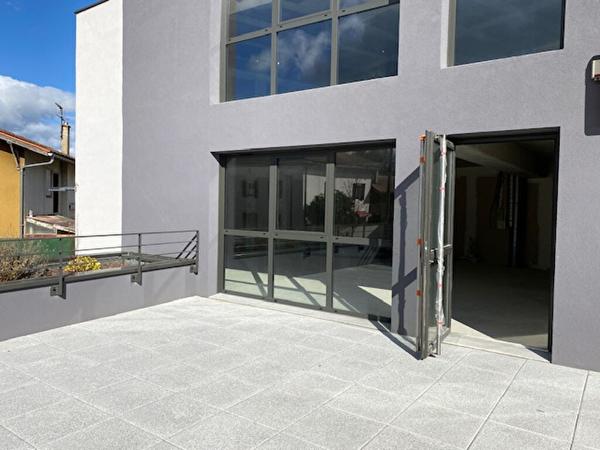 Local commercial centre village Attignat