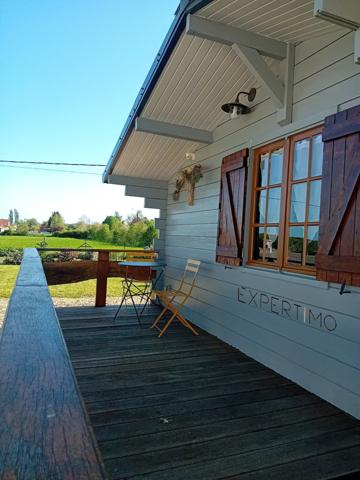 Nieuil-l'Espoir (86340) Magnifique chalet en bois tout équipé, vendu avec son mobilier, commerces à proximité à seulement 20 minutes d