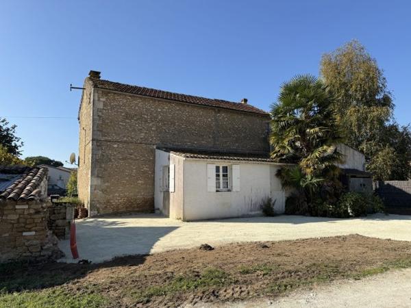 Maison charentaise Cravans 120 m²