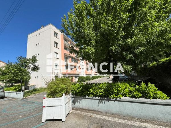 Location Appartement 3 pièces 52.8 m² - 41-43 RUE ROGER SALENGRO Bourg Les Valence 26500