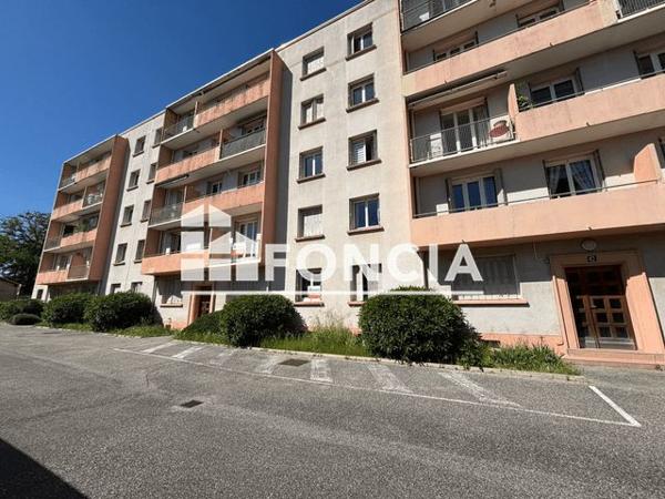 Location Appartement 3 pièces 52.8 m² - 41-43 RUE ROGER SALENGRO Bourg Les Valence 26500