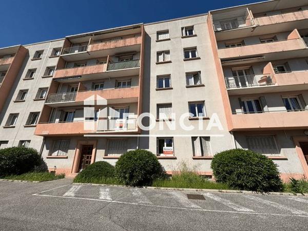 Location Appartement 3 pièces 52.8 m² - 41-43 RUE ROGER SALENGRO Bourg Les Valence 26500