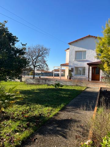 Maison de caractère - 4 chambres - Piscine - SAINT JEAN D'ANGELY (17)