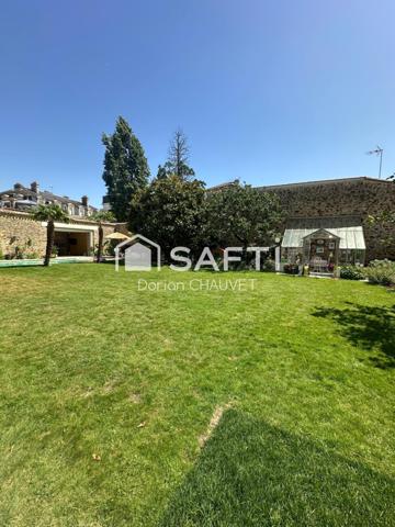 Maison de maître d'exception avec piscine, jardin et dépendances