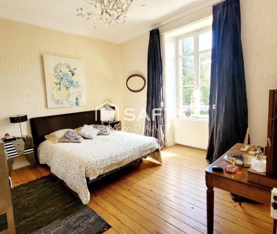 Maison de maître d'exception avec piscine, jardin et dépendances