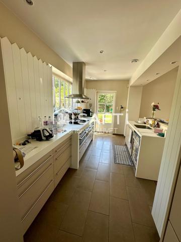 Maison de maître d'exception avec piscine, jardin et dépendances