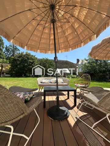 Maison de maître d'exception avec piscine, jardin et dépendances