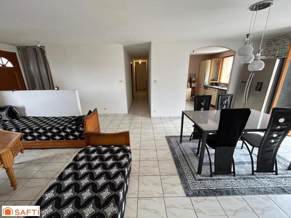Maison 102 m2, 889 de superficie terrain