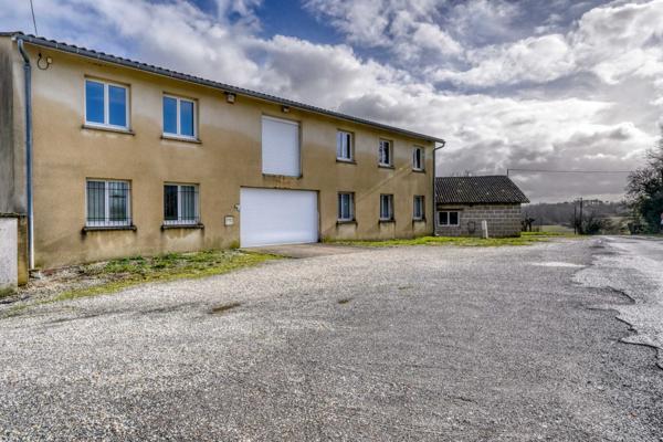 Maransin (33230) Bâtiment sur 3 niveaux totalisant 600m2 sur parcelle d'environ 1000m2.