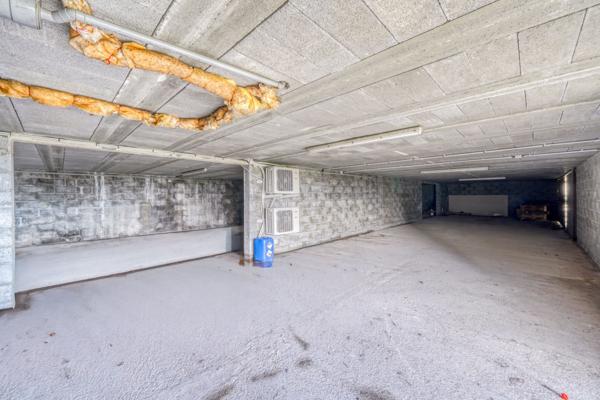 Maransin (33230) Bâtiment sur 3 niveaux totalisant 600m2 sur parcelle d'environ 1000m2.