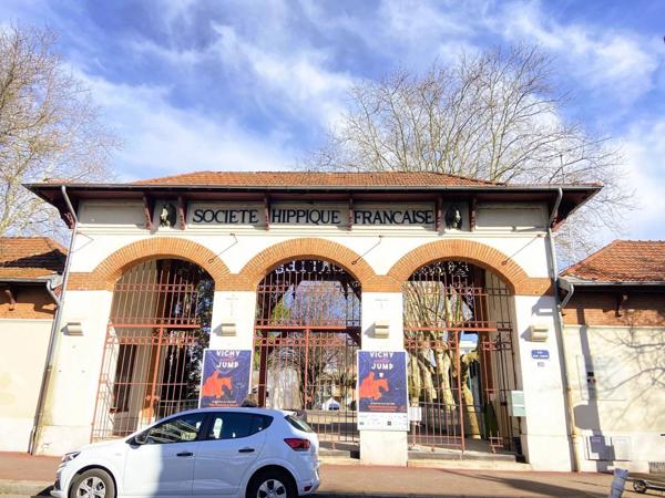 03200 VICHY -IMMEUBLE COMPOSÉ DE 3 APPARTEMENTS DE 3 PIÈCES -CENTRE VILLE - AVEC CAVE