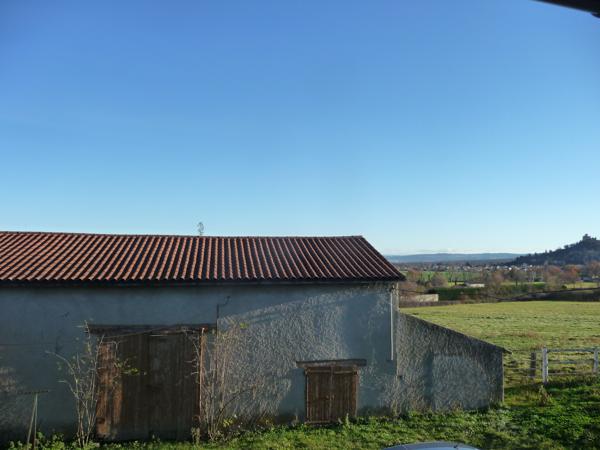 7 mn Sud MONTBRISON Propriété : maison avec garage et dépendances sur un hectare de terrain plat Saint-Romain-le-Puy (42610)