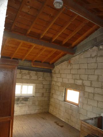 7 mn Sud MONTBRISON Propriété : maison avec garage et dépendances sur un hectare de terrain plat Saint-Romain-le-Puy (42610)