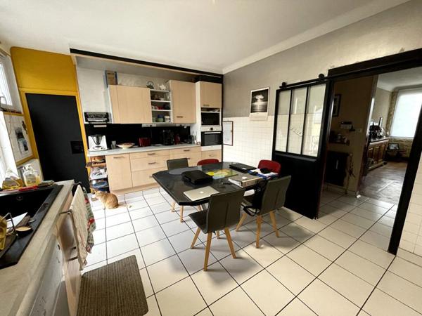 Maison familiale avec piscine et revenus locatifs ? Paimboeuf (44560)