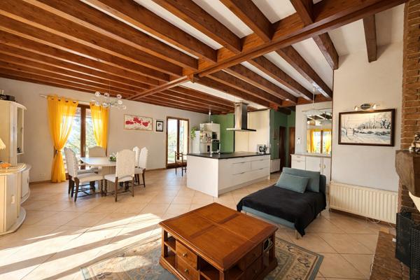 Maison sur les hauteurs de Cournon, piscine, jardin, vue panoramique 545 000 € H.A.I.*