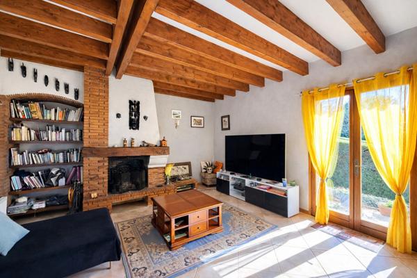 Maison sur les hauteurs de Cournon, piscine, jardin, vue panoramique 545 000 € H.A.I.*