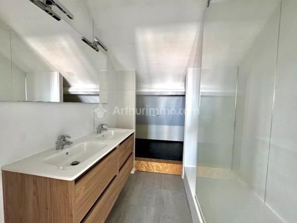 Vente                                                      Appartement
                        
                     3 pièces                      71 m2                     à Clermont-Ferrand
