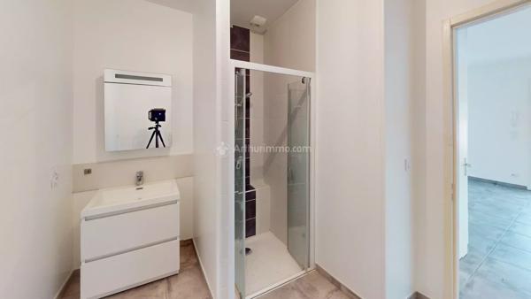 Vente                                                      Appartement
                        
                     3 pièces                      61 m2                     à Saint-Jean-de-Bournay