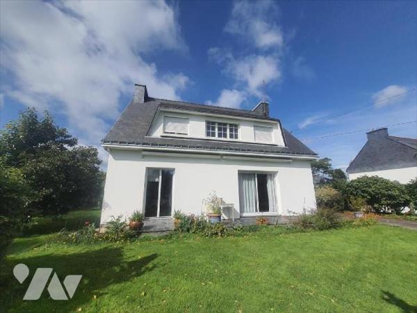 Maison d 'habitation composée d'une entrée, salon/séjour, cuisine A/E ( four, plaque, hotte, L....