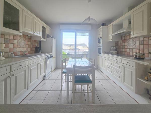 Appartement à vendre à Angers avec 3 chambres, 2 balcons, 2 garages