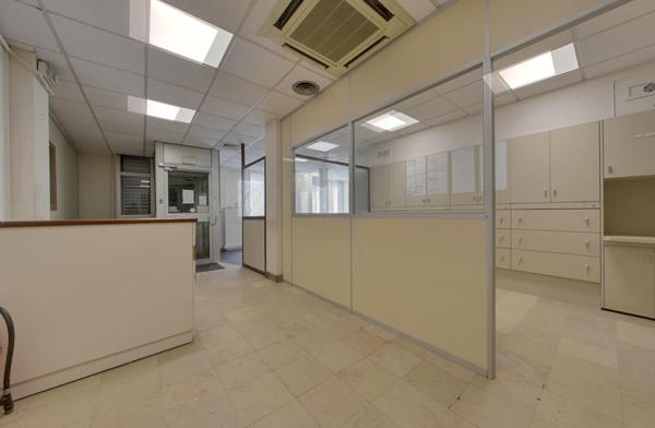 Local commercial Bagnolet 160.25 m2