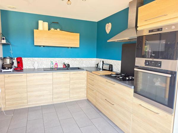 Maison de 90 m2 avec pension canine sur terrain de 2207 m2.