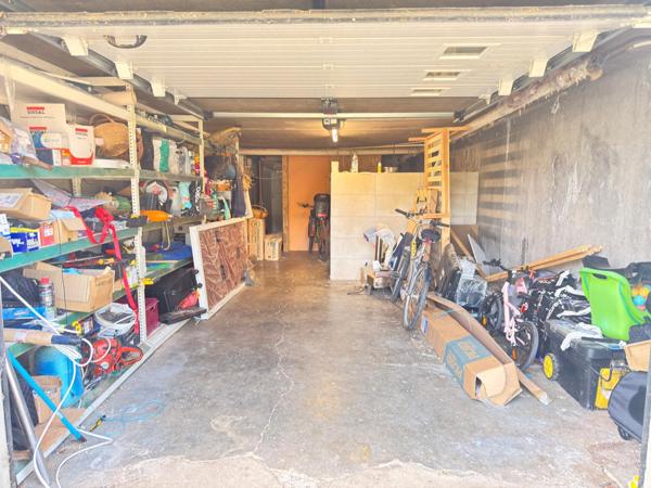 Maison de 90 m2 avec pension canine sur terrain de 2207 m2.