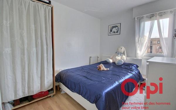 Appartement à vendre    3 pièces • 6 969 m2 Montigny-le-Bretonneux