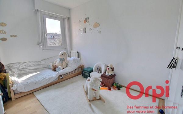 Appartement à vendre    3 pièces • 6 969 m2 Montigny-le-Bretonneux