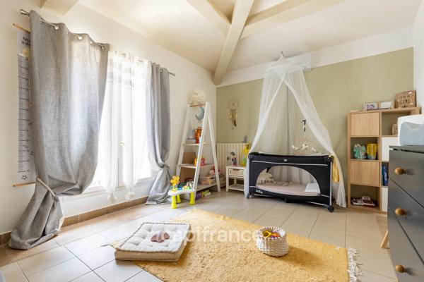 Marseille 9ème, Maison T7 de 260m2 avec piscine sur terrain arboré de 2500m2 avec vue sur la ville