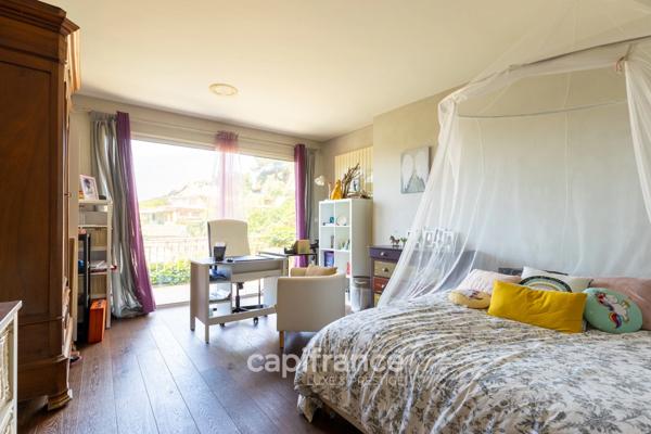 Marseille 9ème, Maison T7 de 260m2 avec piscine sur terrain arboré de 2500m2 avec vue sur la ville