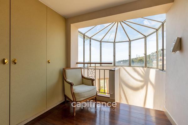 Marseille 9ème, Maison T7 de 260m2 avec piscine sur terrain arboré de 2500m2 avec vue sur la ville