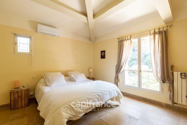 Marseille 9ème, Maison T7 de 260m2 avec piscine sur terrain arboré de 2500m2 avec vue sur la ville