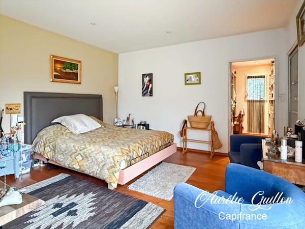 Maison d’architecte de plain-pied de 254 m² avec piscine intérieure et terrain de 3000 m² en plein cœur de Ploërmel